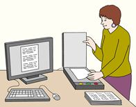 Eine Frau steht vor einem Schreibtisch mit Computer und Scanner